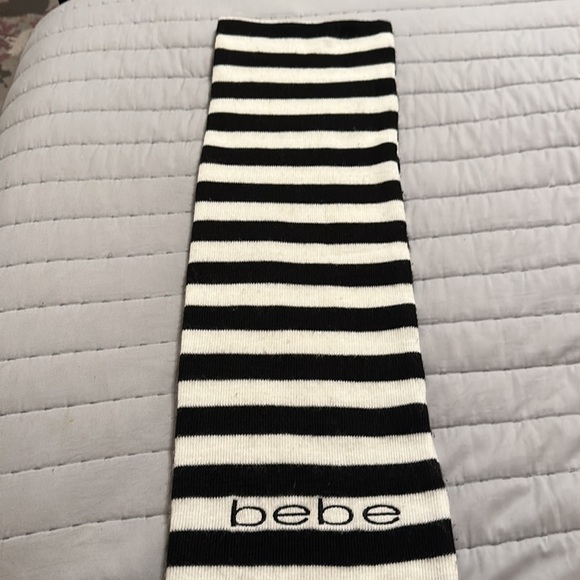 Warm BeBe scarf, black and white stripes, perfect for cold weather - Picture 3 of 3
